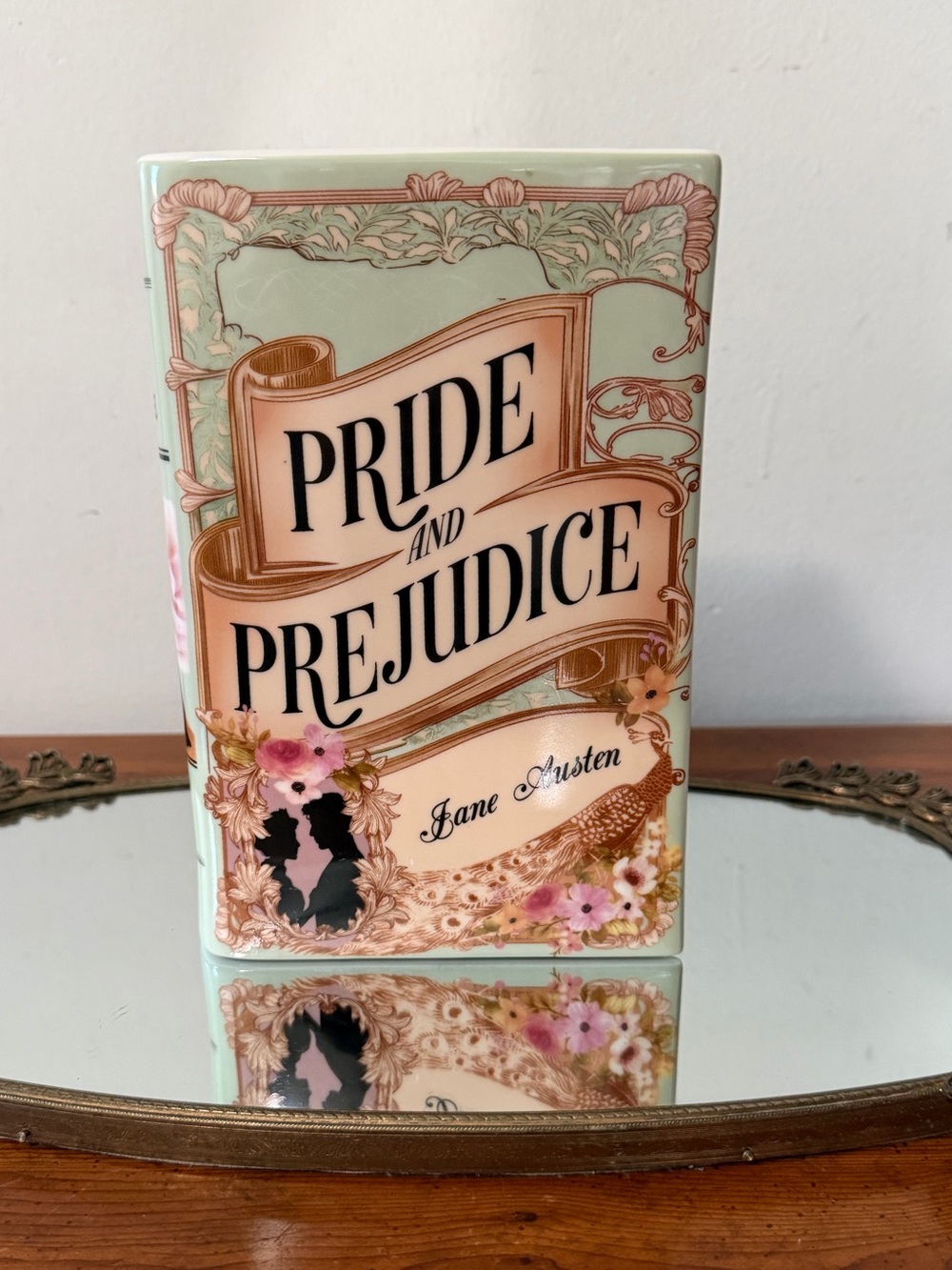 Ceramic Pride and Prejudice Jane Austen Decorative Bookcase Vase 💕